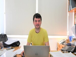 <span style='background-color:#00FF00;' >DAÜ</span>’lü Doç. Dr. Arran Fernandez, uluslararası bilim dergilerinde Editör Yardımcısı oldu