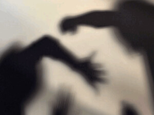 Alkollü iki kişi birbirini darp etti, tutuklandı