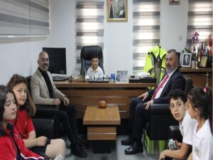 Beyarmudu Belediye Başkanı Bebek bölge ilkokullarından öğrencilerini kabul etti