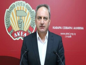 AKEL heyeti temaslar için Atina’ya gidiyor