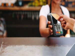 Yolda bulduğu banka kartıyla harcama yapan şahıs Ercan’da tutuklandı!