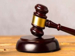 Güney Kıbrıs Barolar Briliği, Kuzey Kıbrıs'ta gayrimenkul alımı reklamı yapan avukatı suçlu buldu