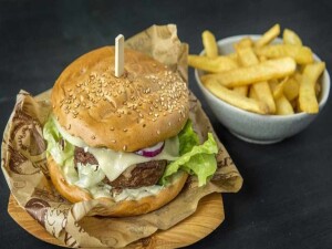 Aşırı işlenmiş ama faydalı mı? Bitki bazlı et ürünleri yeniden gündemde