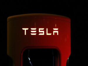 Tesla'nın otomobil teslimatı yılın ilk çeyreğinde beklentileri karşılayamadı