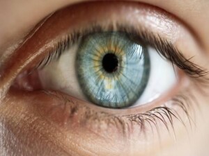 Göz tansiyonunda erken teşhis kalıcı körlüğün önüne geçiyor