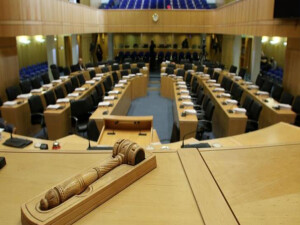 Rum Yönetimi Meclisi araç içi trafik kamerası kullanımını düzenleyen yasayı kabul etti