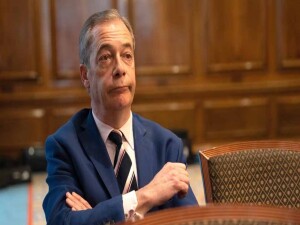 İngiltere'de aşırı sağcı Reform UK lideri Nigel Farage milletvekilliğinden istifa etti