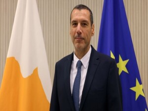 Rum Yönetimi Sağlık Bakanı Haralambidis, AP milletvekilleriyle Strazburg’da görüştü