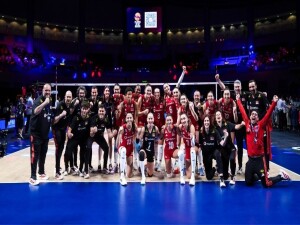 Türkiye A Milli Kadın Voleybol Takımı finalde: Çin'i set vermeden geçti