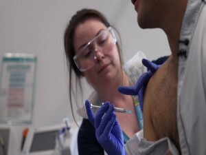 Ebola'ya karşı geliştirilen yeni aşı ilk kez insanda denendi