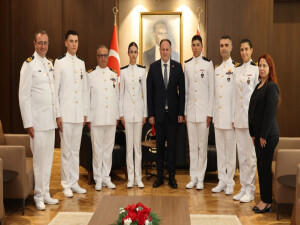 Ziya Öztürkler, Deniz Harp Okulu öğrencilerini kabul etti: Deniz güvenliğinin önemine vurgu yapıldı