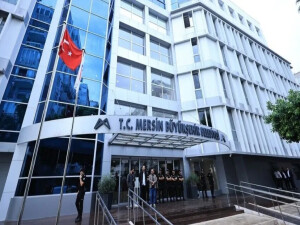 Mersin’de üç belediye başkanı yolsuzluk soruşturmasında tutuklandı