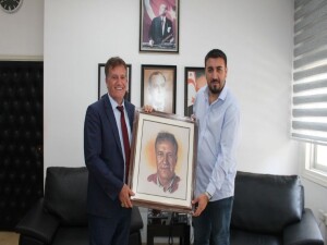 Arıklı, “Ayşe Tatile Çıktı” filminin yapımcısı Özer’i kabul etti: Ülke sineması ve üretim ele alındı