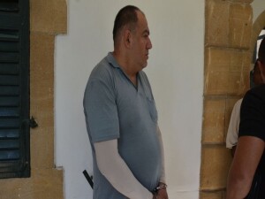 Şemsiye çalmakla itham edilen zanlının evinden şemsiyeler çıktı: Zanlı tutuksuz yargılanacak