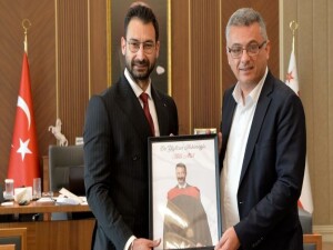 Erhürman, rekortmen milli atlet Yiğitcan Hekimoğlu’nu kabul etti