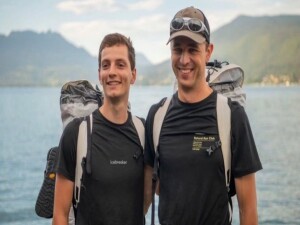 Fransa'dan Çin'e bir buçuk yılda yürüdüler