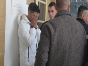 Unutulan bir telefonu çalıp başka bir telefoncuya satmakla itham edilen zanlı 2 gün tutuklu