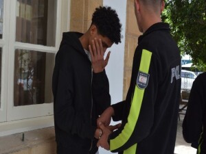 "U" dönüşü yapılmaz tabelasına rağmen dönüş yaptığı sırada motosiklet sürücüsüne çarpan zanlı 3 gün tutuklu