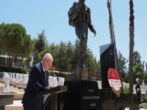 Türkiye Milli Savunma Bakanı Güler'den Boğaz Şehitliği'ne ziyaret
