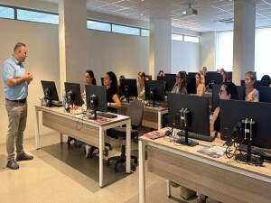 Öğretmenlere yönelik hizmet içi eğitim programı devam ediyor: Yapay zekâ okuryazarlığı gösterildi