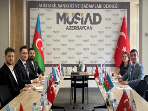 Zorlu Töre’nin siyasi yaşamını anlatan kitap, Genç MÜSİAD Azerbaycan Başkanı'na tanıtıldı
