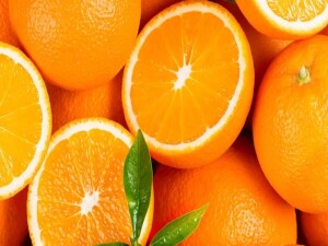 Portakal suyu tüm faydasına rağmen bütün portakalın gölgesinde kalıyor