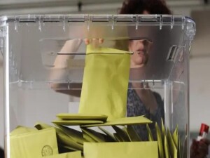 Kazakistan'da yeni anayasa referandumla onaylandı