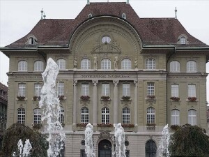 İsviçre Merkez Bankası, İsviçre frangının aşırı değerlenmesi karşısında faiz "sıfır"da sabit tuttu