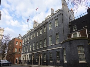 Cambridgeshire’da tren yolculuğunda bıçaklı saldırı: 10 yaralı, 9’u kritik