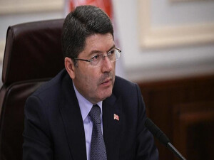 Türkiye Adalet Bakanı Yılmaz Tunç: Türk bayrağına yönelik saldırıya soruşturma başlatıldı