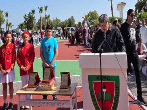 Lapta İlkokulu’nda Esat Faik Muhtaroğlu Kompozisyon Yarışması ödülleri 23 Nisan töreninde verildi