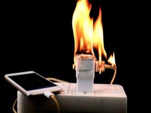 Şarj aletinden çıkan yangın hasara yol açtı