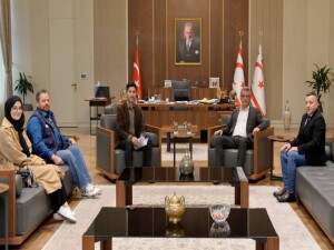 Tufan Erhürman, Bağımsız İlahiyatçılar İnisiyatifi heyetini kabul etti