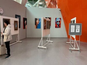 Svetlana Karepina’ın “Zamanın katmanları” sergisi Ercan Havalimanı’nda açıldı