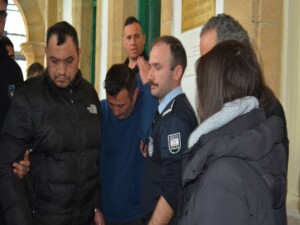 Şüpheli araçta 25 gram uyuşturucu ile yakalanan zanlılar, 7 gün daha tutuklu kalacak