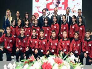 Öztürkler, TRT 23 Nisan Çocuk Şenliği’nde KKTC’yi temsil edecek Alayköy İlkokulu halk dansları ekibini kabul etti