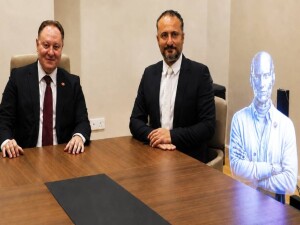 Öztürkler, YDÜ’nün yapay zekâ tabanlı akademisyeni AI Prof. DUX’ı kabul etti