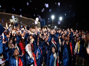 DAÜ'de mezuniyet coşkusu: 80 bin mezun eşiği aşıldı