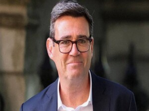 İngiltere Başbakanı Burnham, Trump'ın Özel Kalem Müdürü Wiles'ı taklit eden kişiyle mesajlaştı