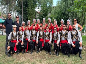 LAÇ Belediyesi Halk Dansları Topluluğu Sırbistan’daki Uluslararası Festivale katıldı