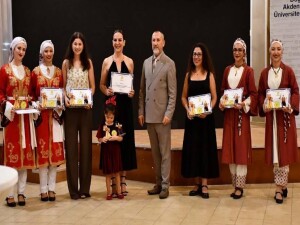 DAÜ’de Kıbrıs Türk halk danslarının özgün figürleri kayıt altına alındı