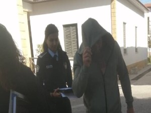 Korkutma maksadıyla silah taşıma ve uyuşturucu ithal etmekle itham edilen zanlı teminatla serbest