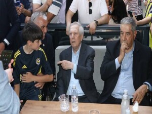 Fenerbahçe Kulübü Başkan Adayı Aziz Yıldırım, taraftarlarla bir araya geldi