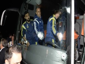 Fenerbahçe takım otobüsüne saldırı dosyasında gözaltına alınan 4 şüpheliden 1'i tutuklandı