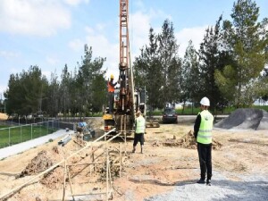 Alayköy Futbol Sahası’nda tribün yapımı için zemin etüdü sürüyor