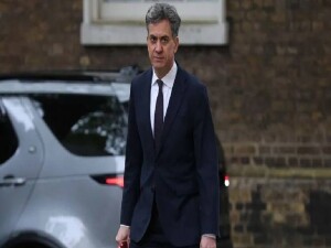 İngiltere Dışişleri Bakanı Miliband'a göre İsrail'in savaş suçlarına ilişkin kanıtlar giderek güçleniyor