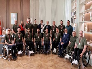 Tufan Erhürman, Vakıflar Tekerlekli Sandalye Basketbol Takımı'nı kabul etti