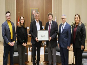 Cumhurbaşkanı Tufan Erhürman, Arı Gelişim Vakfı heyetini kabul etti