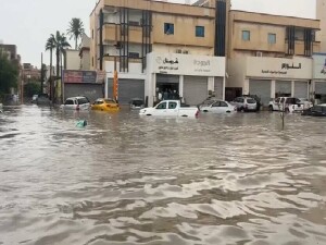 Libya’nın başkenti Trablus’ta şiddetli yağmur nedeniyle yol ve caddeleri su bastı