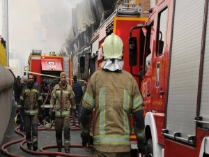 İran'da bir helikopter sebze-meyve haline düştü